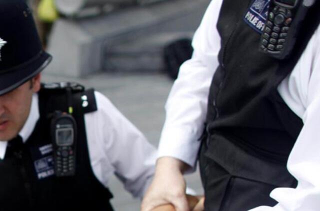 Lietuviai Anglijoje vergavo ir gaudė vištas