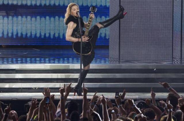 Madoną padavė į teismą