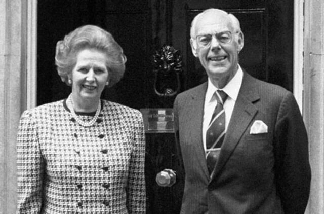 Margaret Thatcher: "Moteriai labiau pritinka rankinukas negu durtuvas"