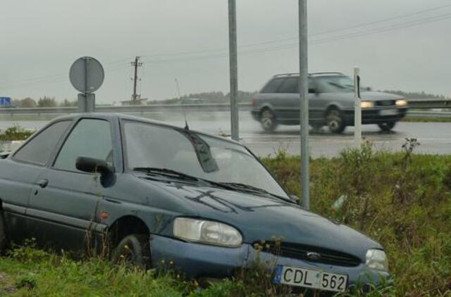 Nulėkė nuo kelio ir pabėgo