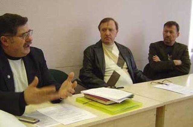 Pasiklydę politikos klampynėje