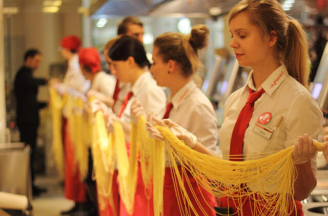 Rekordinio Lietuvoje makarono ilgis siekė 30 metrų