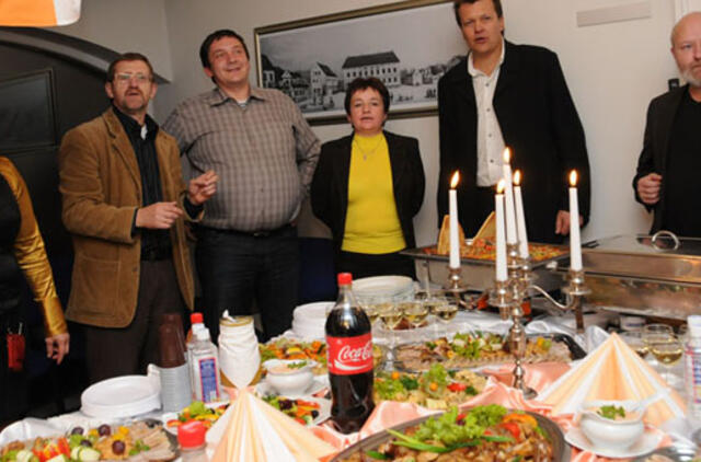 Rinkimų nakties madas koreguoja atsargumas