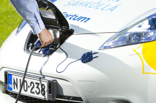 Skandinavijos šalyse įdiegs 50 greitųjų elektrinių automobilių įkrovimo stočių