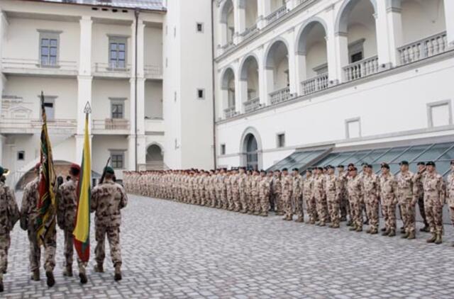 Valdovų rūmuose į misiją Afganistane palydėti Lietuvos kariai