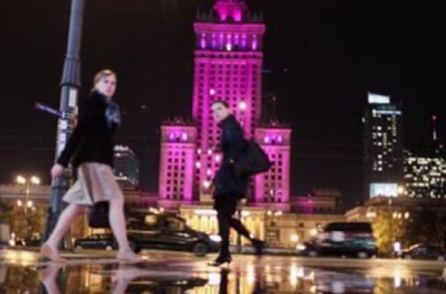 Varšuvos kultūros rūmai nusidažė rožine spalva