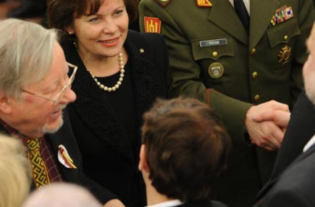 Vytautui Landsbergiui - medalis "Už nuopelnus"