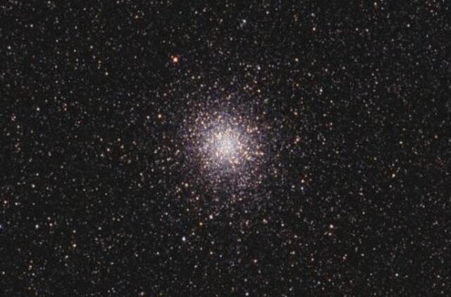 Žvaigždžių spiečiuje mokslininkai aptiko dvi juodąsias skyles