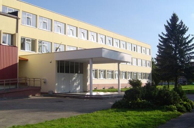 Buvusiai mokyklos direktorei prašoma skirti piniginę baudą