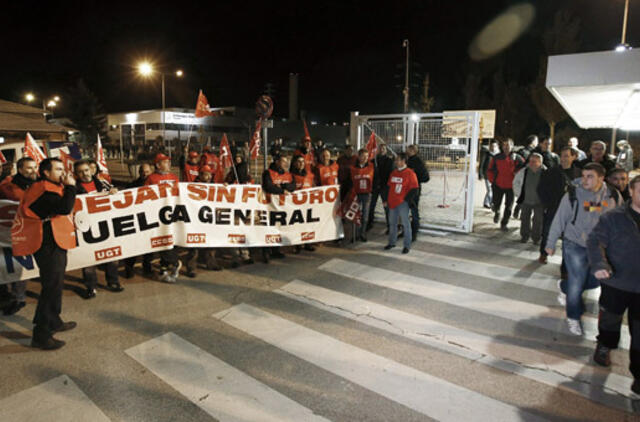 Europoje - protestai ir streikai prieš taupymo politiką