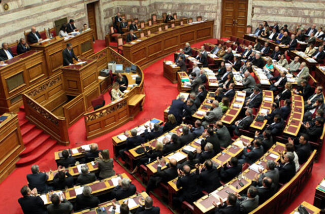 Graikijos parlamentas balsavo už naujas taupymo priemones