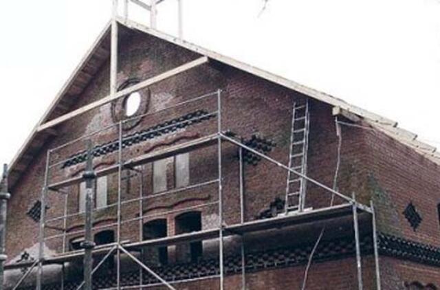 Hugo Šojaus dvaras gražėja, nors ir gerokai atsiliekant nuo grafiko