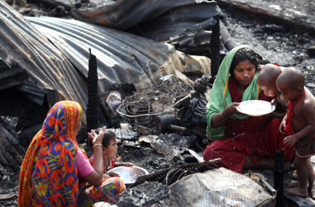 Mažiausiai 11 žmonių žuvo per gaisrą Bangladešo lūšnų kvartale