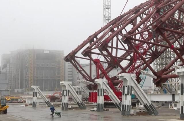 Paruošta pirma skydo dalis pažeistai Černobylio atominei elektrinei uždengti