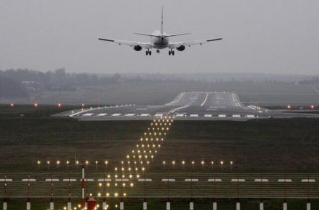 Pilotai apgręžė besileidžiantį lėktuvą, kad išvengtų viršvalandžių