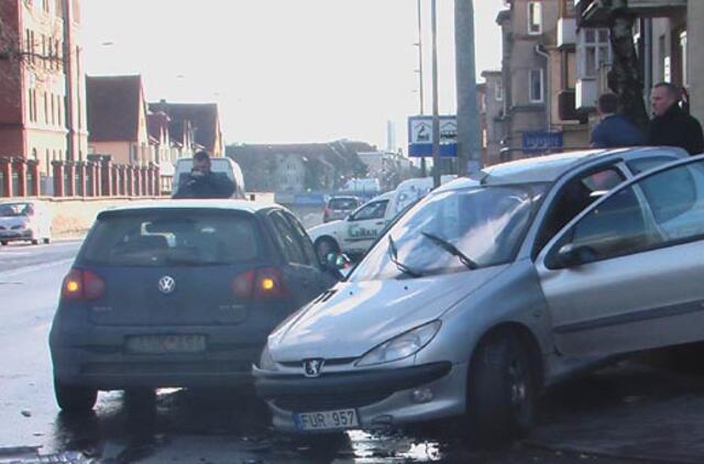 Prie universiteto šaudė saugos pagalvės