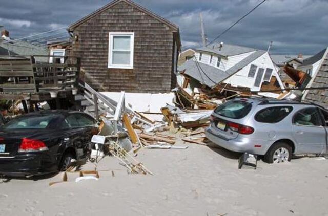 "Sandy" nepamiršo ir automobilių pramonės