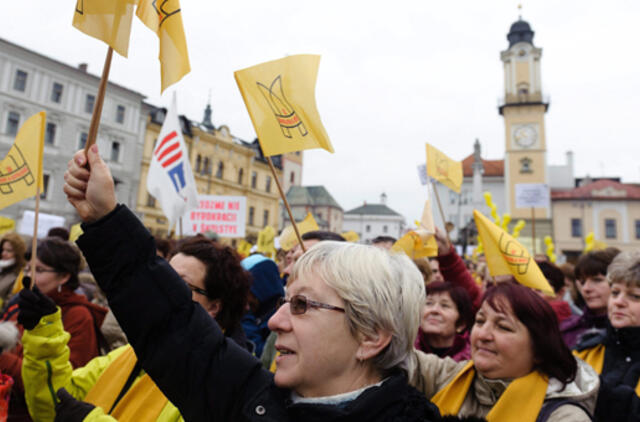 Slovakijos mokytojai pirmą kartą pradėjo neribotą streiką