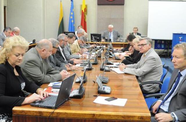 Tarybos nariai nenori nei algų, nei mažesnių išmokų