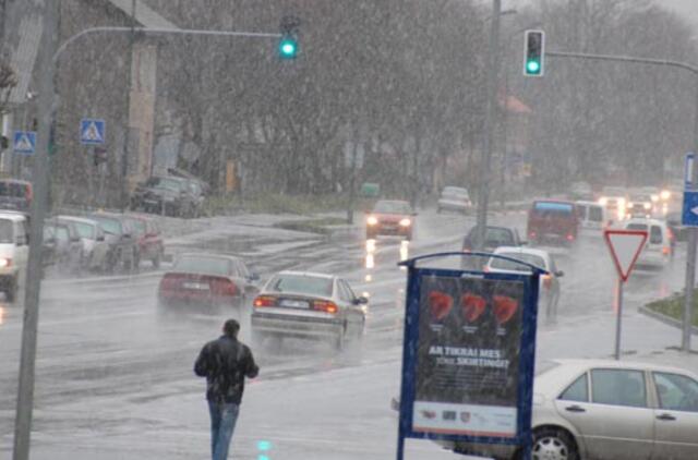 Vakarų Lietuvoje - sudėtingos eismo sąlygos