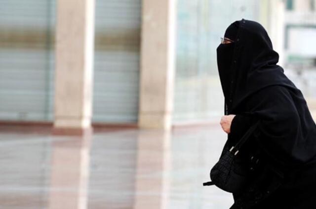 Vyras Saudo Arabijoje yra vedęs tos pačios mokyklos direktorę, mokytoją, mokinę ir inspektorę