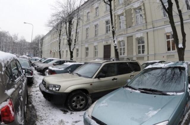 Auksinės vietos Vilniaus centre rezervuotos valdžios automobiliams