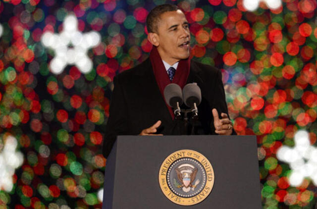 JAV prezidentas Barakas Obama įžiebė Kalėdų eglę