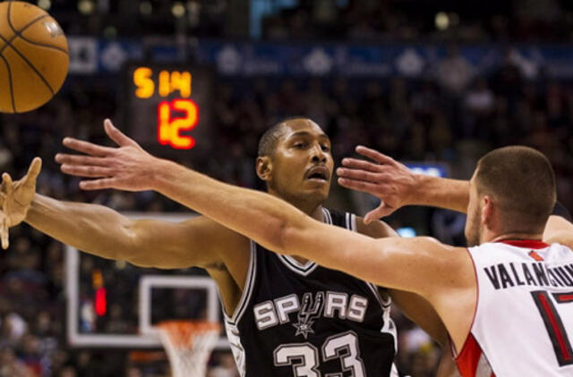 Jonui Valančiūnui teks mokėti už "Raptors" prastą žaidimą