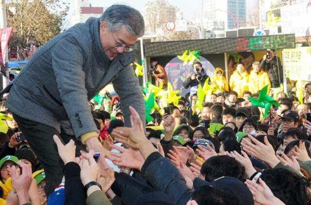 Kandidatai į Pietų Korėjos prezidentus pradėjo paskutines agitacijos kampanijas