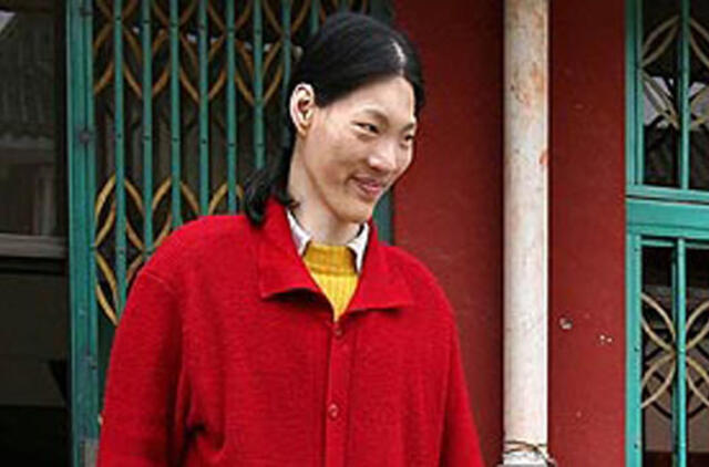 Kinijoje mirė aukščiausia pasaulio moteris