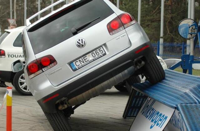 Naujų automobilių rinkoje iš pirmos vietos nesitraukia "Volkswagen"