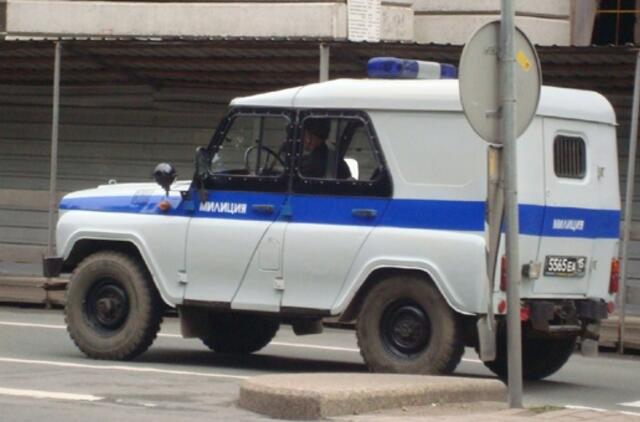 Podukrą šuns grandine pririšęs rusas - psichiškai nesveikas