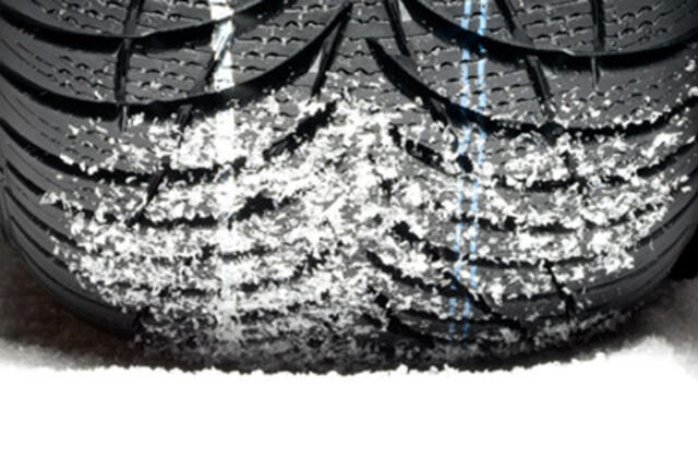 Policija matuos padangų protektoriaus gylį