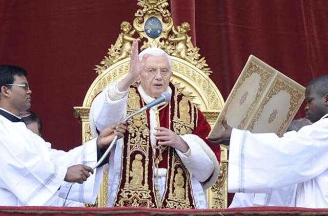 Popiežius Benediktas XVI ragina nutraukti smurtą Sirijoje