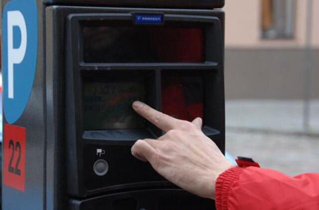 Už kiemuose paliekamas mašinas mokėti dar nereikės