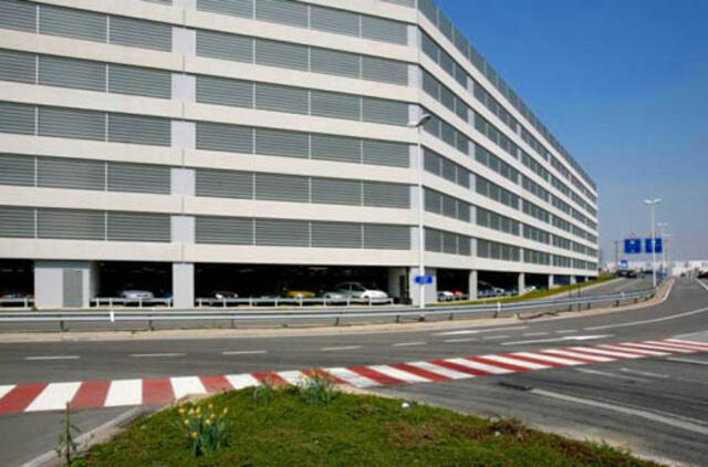 Žuvo nuo platformos Briuselio oro uoste nušokęs Serbijos pasiuntinys NATO