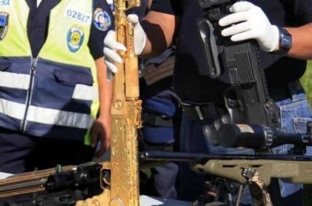 Auksinį "kalašnikovą" Hondūre konfiskavo policija