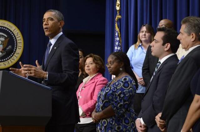 JAV Senatas, likus kelioms valandoms iki 2013-ųjų, sutarė pakelti mokesčius turtingiesiems