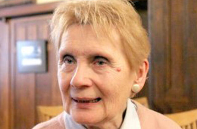 Kartu su kapinių sargo nameliu privatizuojama ir keletas kapų