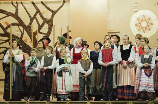 Klaipėdos krašto dienai - folkloro spektaklio „Jau saulelė“ premjera