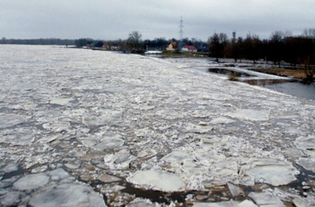 Kovą su potvyniu sunkina nepalankios oro sąlygos
