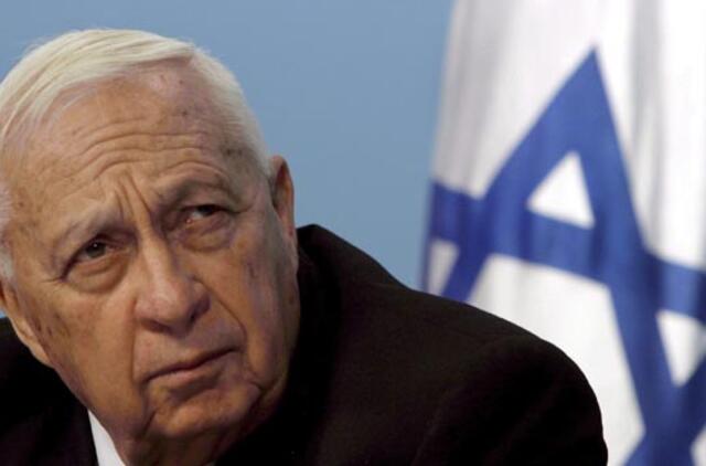 Medikai nustatė, kad A. Šarono smegenys reaguoja į išorės dirgiklius