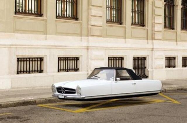 Menininkas senovinius automobilius pavertė skraidančiais (foto)