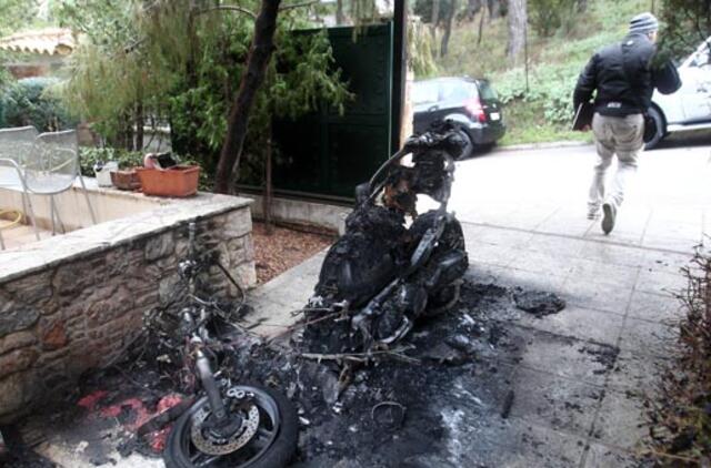 Nežinomi asmenys Atėnuose padeginėjo populiarių žurnalistų namus