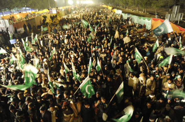 Pakistane per protestą dėl korupcijos kilo susirėmimai