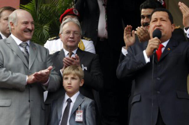 Per Naujuosius metus Kolia Lukašenka dovanų gavo šautuvą