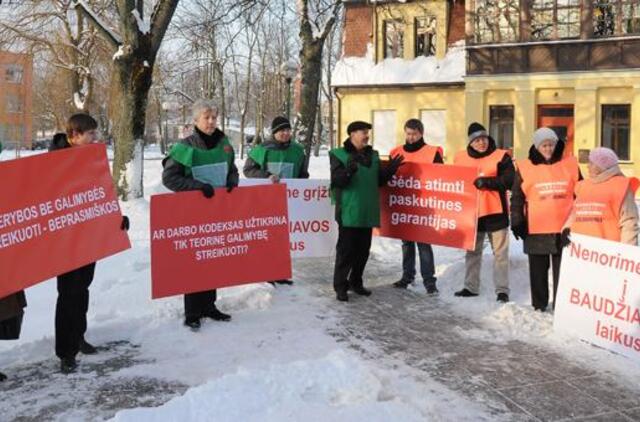 Piketavo prieš suvaržytą teisę streikuoti