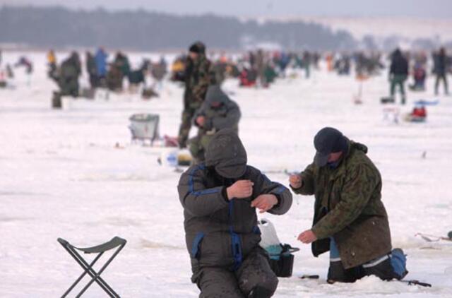 Tikrins žvejybos leidimus ir specialius smaigus
