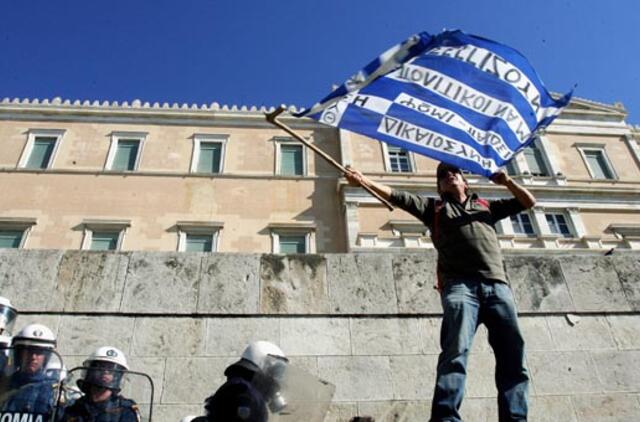 Graikai ardo tiltus, kad išgyventų krizę