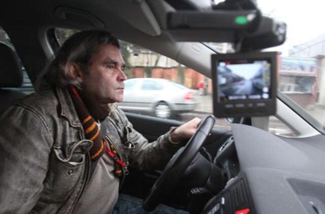 Kamera automobilyje: vieniems - liudininkė, kitiems - policininkė